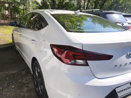 Hyundai Elantra 2019 года за 8 000 000 тг. в Алматы – фото 14