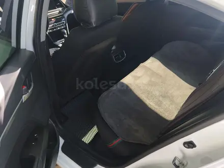 Hyundai Elantra 2019 года за 8 000 000 тг. в Алматы – фото 17