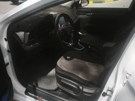 Hyundai Elantra 2019 года за 8 000 000 тг. в Алматы – фото 7