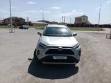 Toyota RAV4 2022 года за 17 990 000 тг. в Актобе – фото 5