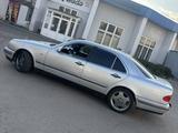 Mercedes-Benz E 200 1996 года за 2 600 000 тг. в Кокшетау – фото 2