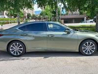 Lexus ES 250 2019 года за 18 500 000 тг. в Алматы