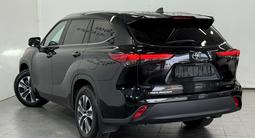 Toyota Highlander Prestige 2023 года за 27 500 000 тг. в Астана – фото 2