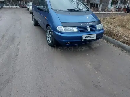 Volkswagen Sharan 1996 года за 2 500 000 тг. в Караганда