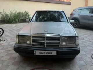 Mercedes-Benz E 230