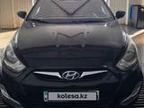 Hyundai Solaris 2012 года за 3 900 000 тг. в Актобе – фото 2
