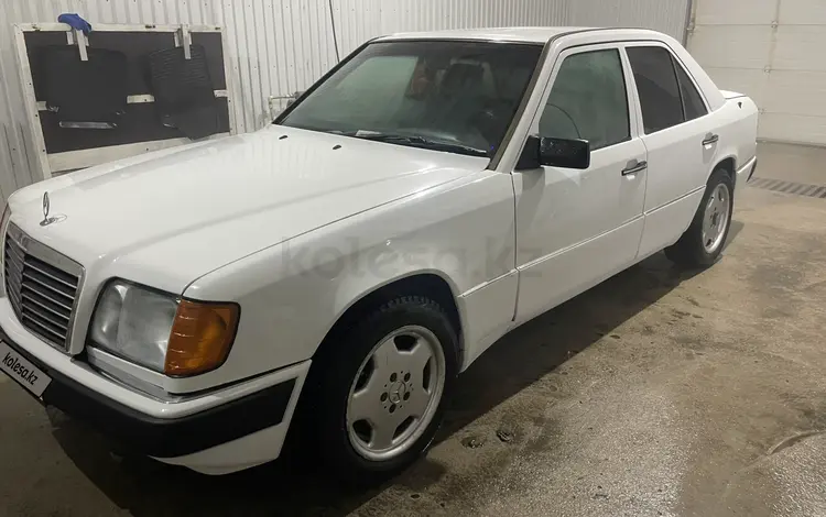 Mercedes-Benz E 200 1993 годаүшін2 000 000 тг. в Сатпаев