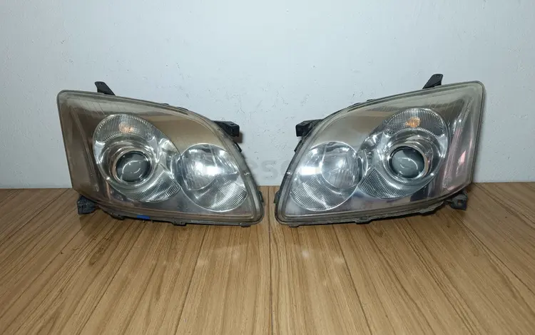 Фары 2шт XENON Toyota Avensis T250 Дорест 02-06г Тойота Авенсис Т250 за 80 000 тг. в Караганда