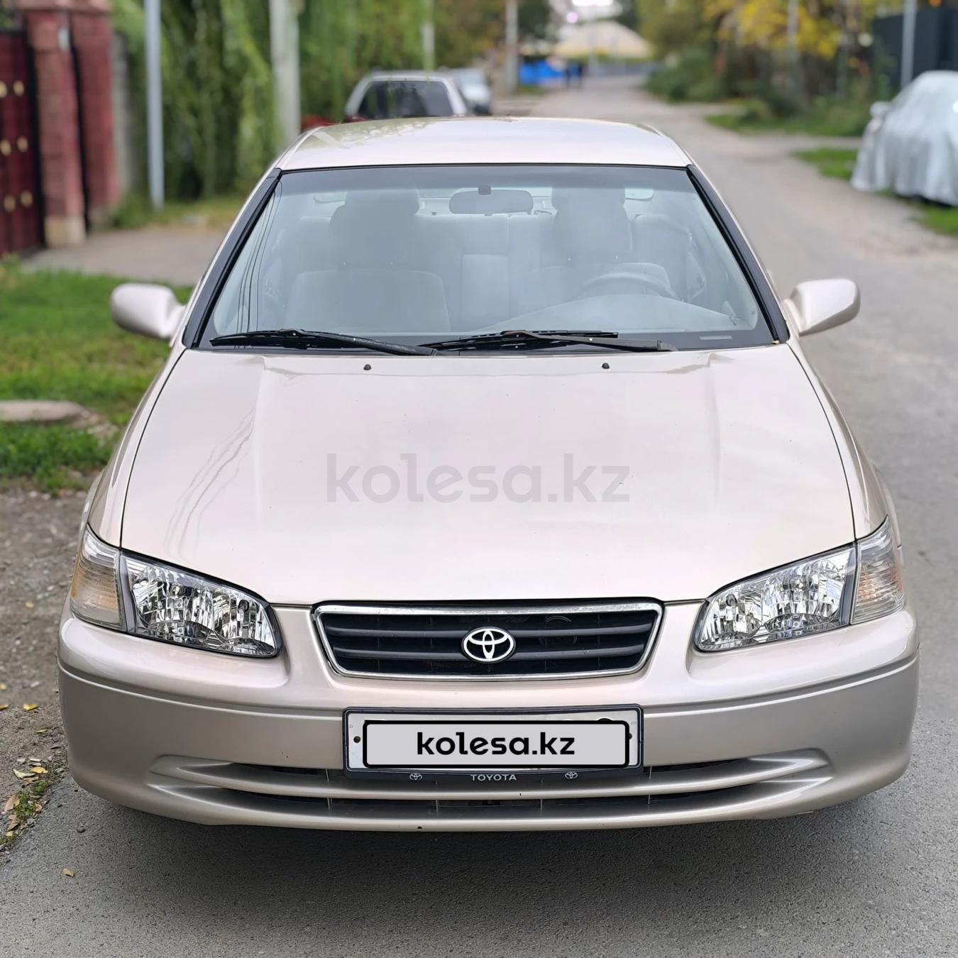 Toyota Camry 2000 г.