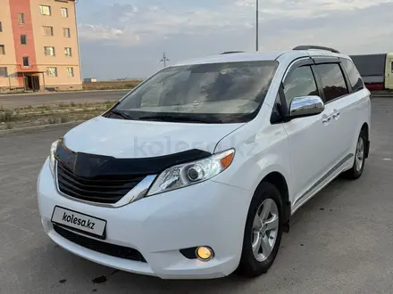 Toyota Sienna 2017 года за 15 200 000 тг. в Атырау