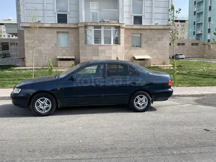 Toyota Carina E 1997 года за 1 650 000 тг. в Туркестан – фото 2