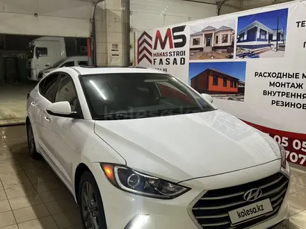 Hyundai Elantra 2017 года за 5 500 000 тг. в Атырау – фото 2