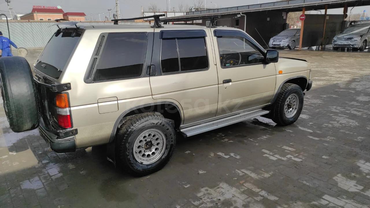 Nissan Terrano 1995 г.