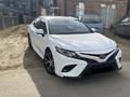 Toyota Camry 2018 года за 11 500 000 тг. в Атырау