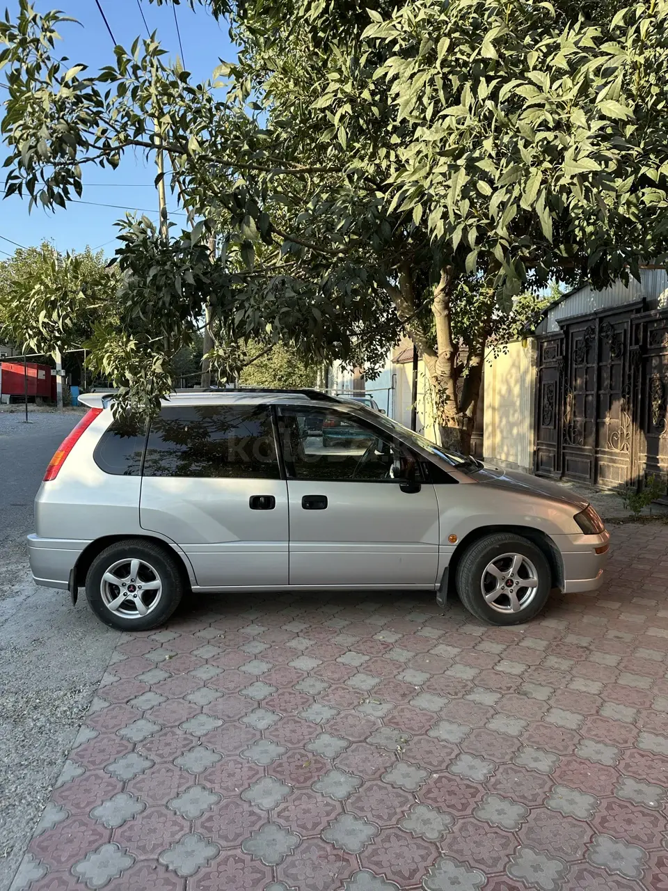 Mitsubishi Space Runner, 2000
