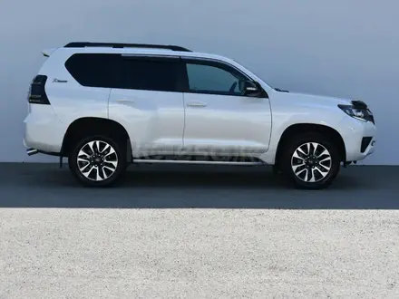 Toyota Land Cruiser Prado 2022 года за 24 800 000 тг. в Атырау – фото 2