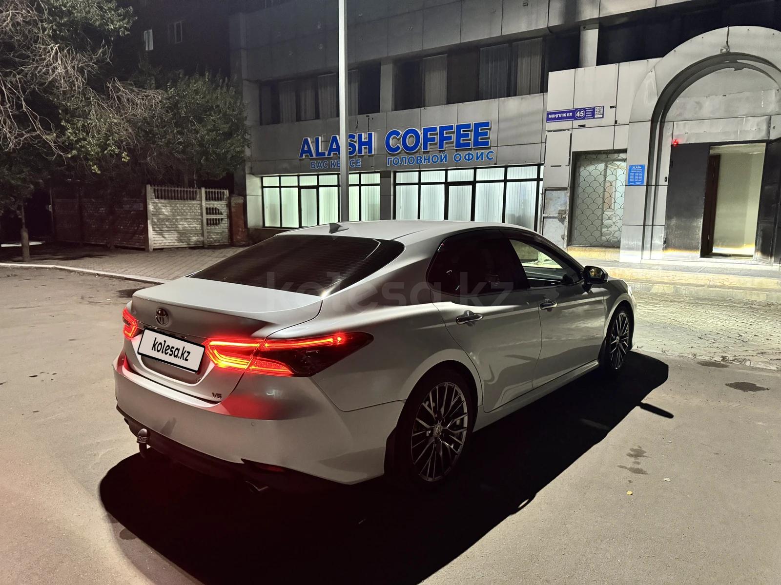 Toyota Camry 2019 г.