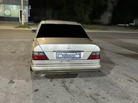 Mercedes-Benz E 220 1994 года за 1 900 000 тг. в Тараз – фото 6