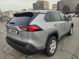 Toyota RAV4 2021 года за 15 800 000 тг. в Алматы – фото 5