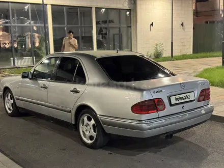 Mercedes-Benz E 280 1997 года за 2 900 000 тг. в Алматы – фото 3