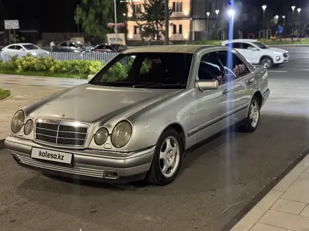 Mercedes-Benz E 280 1997 года за 2 900 000 тг. в Алматы – фото 2