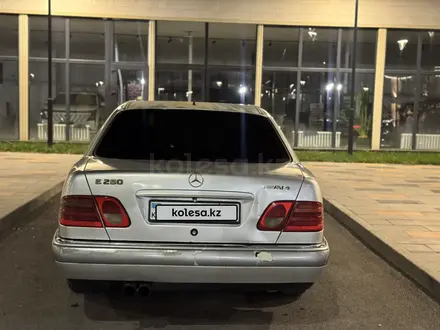Mercedes-Benz E 280 1997 года за 2 900 000 тг. в Алматы – фото 4