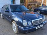 Mercedes-Benz E 200 1998 года за 2 600 000 тг. в Караганда