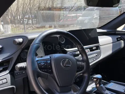 Lexus ES 250 2021 года за 21 369 000 тг. в Астана – фото 2