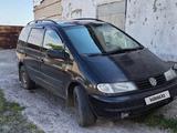 Volkswagen Sharan 1998 годаfor2 500 000 тг. в Тобыл