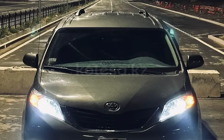 Toyota Sienna 2014 годаүшін14 200 000 тг. в Атырау