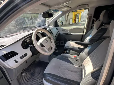 Toyota Sienna 2014 года за 14 200 000 тг. в Атырау – фото 16