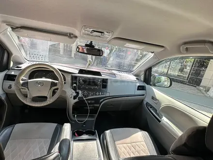 Toyota Sienna 2014 года за 14 200 000 тг. в Атырау – фото 18