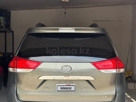 Toyota Sienna 2014 года за 14 200 000 тг. в Атырау – фото 4