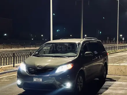 Toyota Sienna 2014 года за 14 200 000 тг. в Атырау – фото 3