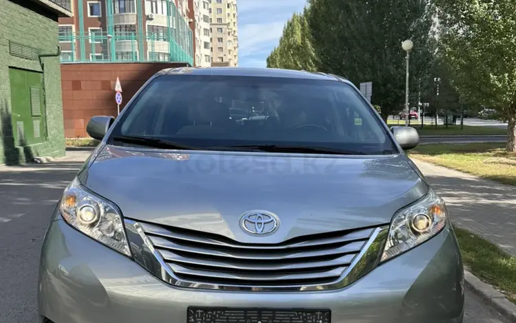 Toyota Sienna 2015 года за 13 800 000 тг. в Астана