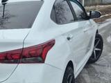 Hyundai Accent 2021 года за 6 650 000 тг. в Кокшетау – фото 2