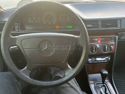 Mercedes-Benz E 220 1994 года за 3 000 000 тг. в Алматы – фото 14