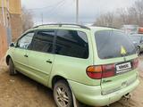 Volkswagen Sharan 1998 года за 1 750 000 тг. в Уральск – фото 2