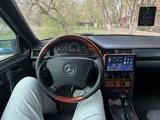 Mercedes-Benz E 320 1993 года за 3 000 000 тг. в Караганда – фото 4