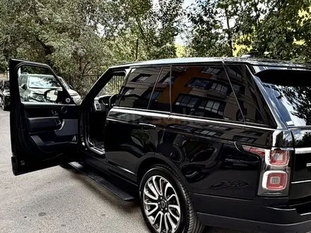Land Rover Range Rover 2018 года за 40 000 000 тг. в Алматы – фото 18