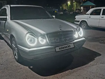 Mercedes-Benz E 200 1999 года за 3 300 000 тг. в Кокшетау – фото 3