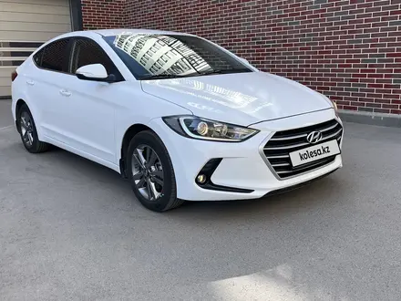 Hyundai Elantra 2018 года за 8 300 000 тг. в Астана