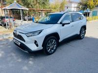 Toyota RAV4 2021 года за 16 500 000 тг. в Караганда