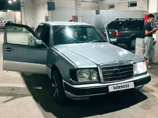 Mercedes-Benz E 230