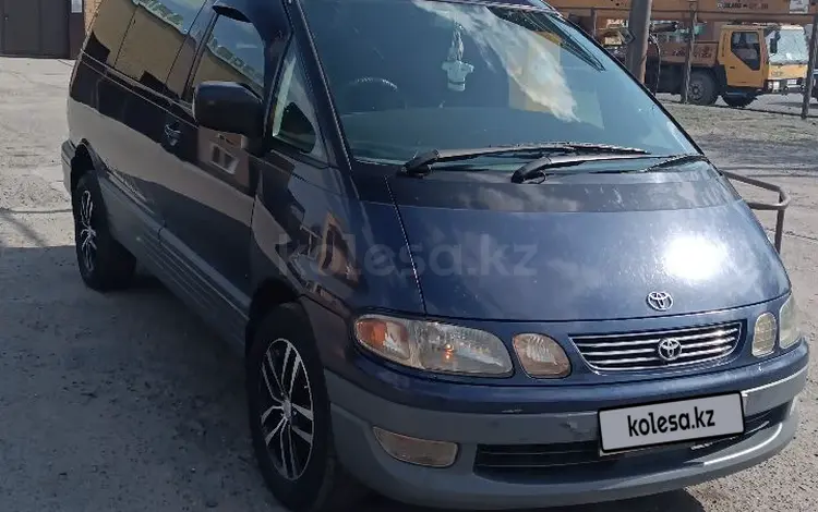 Toyota Estima Lucida 1997 года за 3 200 000 тг. в Семей