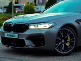 BMW M5 2023 года за 54 000 000 тг. в Алматы – фото 2