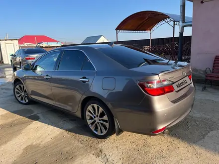 Toyota Camry 2016 года за 6 900 000 тг. в Актобе – фото 4