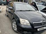 Toyota Avensis 2003 года за 1 800 000 тг. в Алматы – фото 2