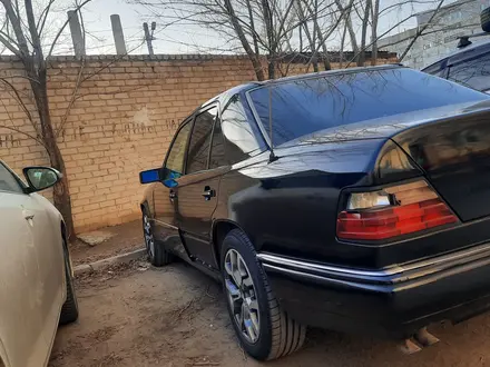 Mercedes-Benz E 300 1993 года за 1 650 000 тг. в Павлодар – фото 4