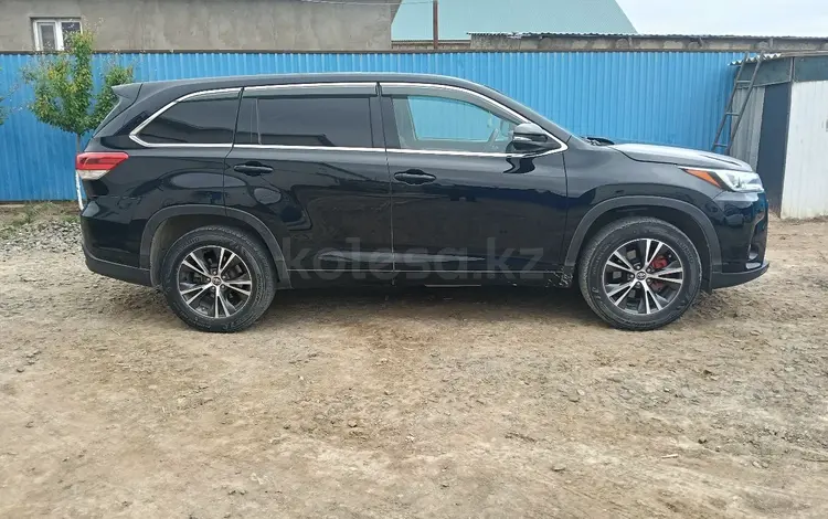 Toyota Highlander 2018 года за 14 000 000 тг. в Атырау